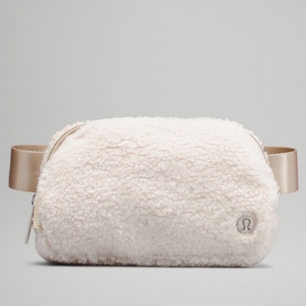 NWT Lululemon Everywhere Belt Bag in natural ivory / trench.